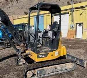 2022 35G JOHN DEERE MINI EXCAVATOR